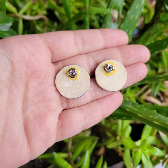 Vintage Tribal Design Wood Painted Stud Earrings - Picture 6 of 6
